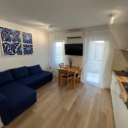 Tim Apartment Split